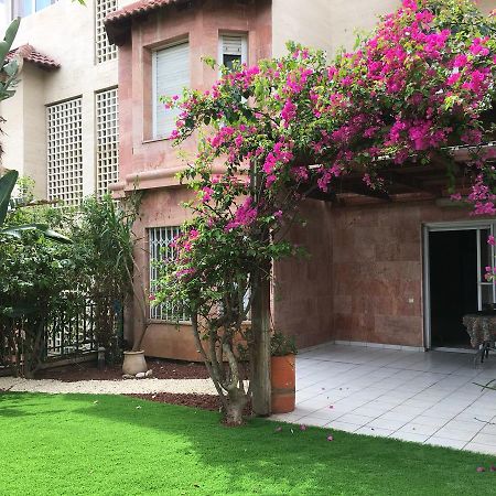 Pool & Garden Rehovot Exterior photo