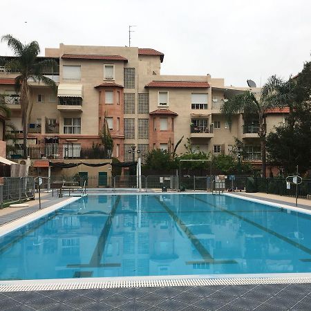 Pool & Garden Rehovot Exterior photo
