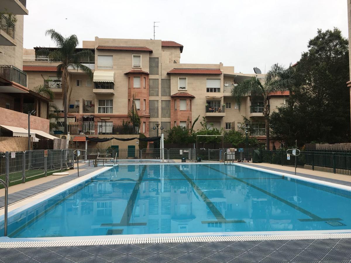 Pool & Garden Rehovot Exterior photo